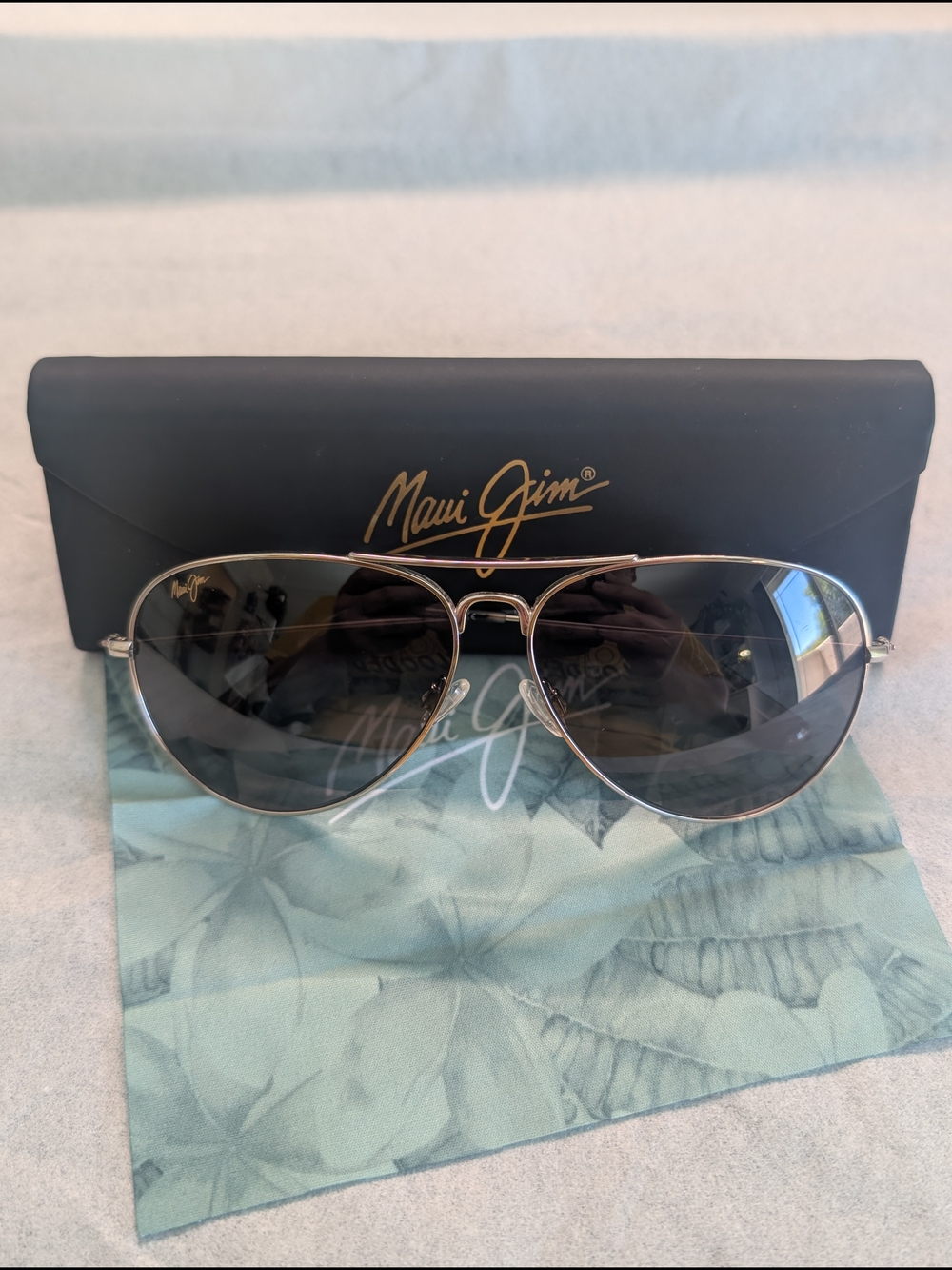 Maui Jim Unisex Mavericks Aviator Sunglasses with Gray Lenses